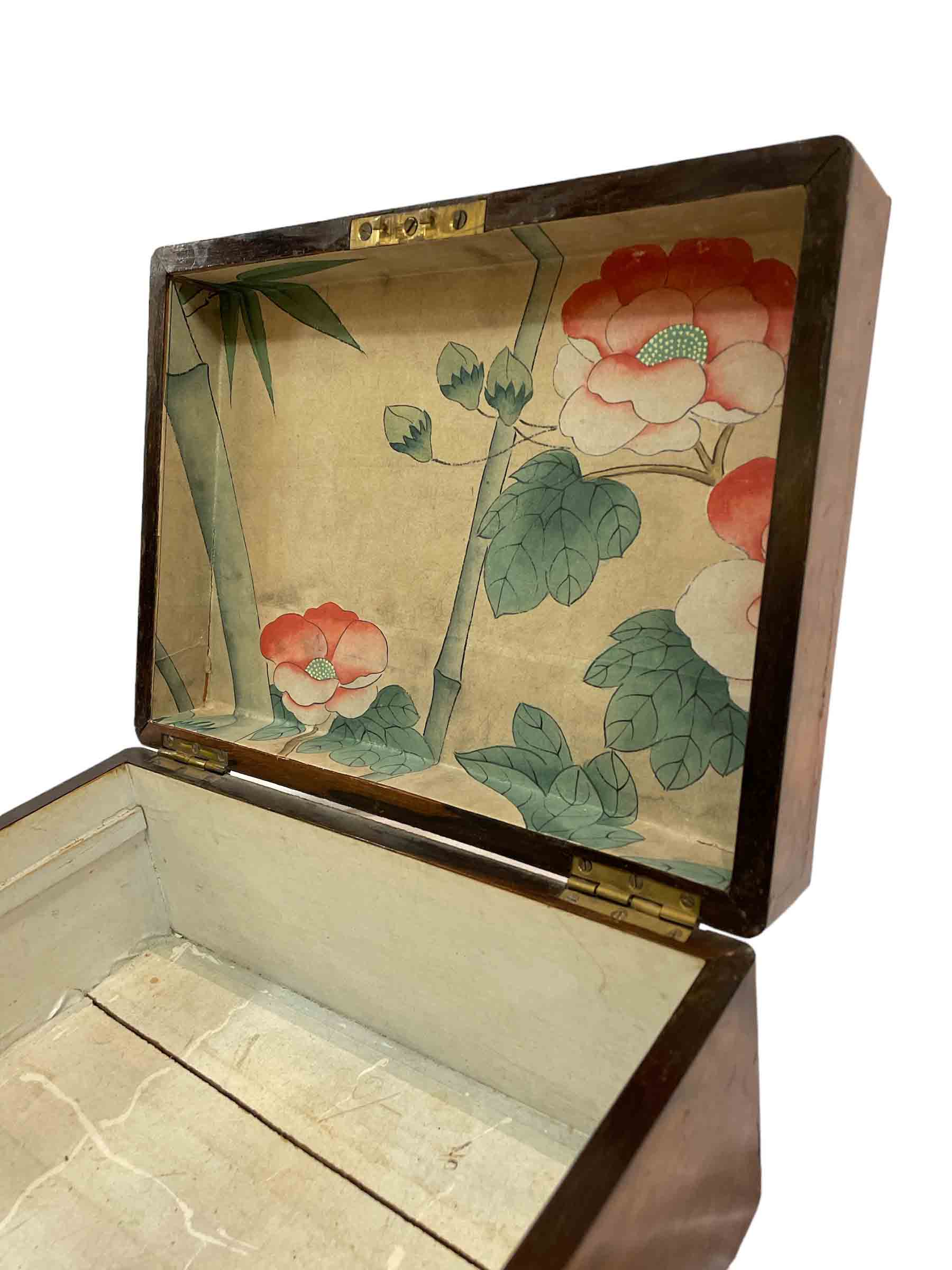 English wooden box w/ abalone inset