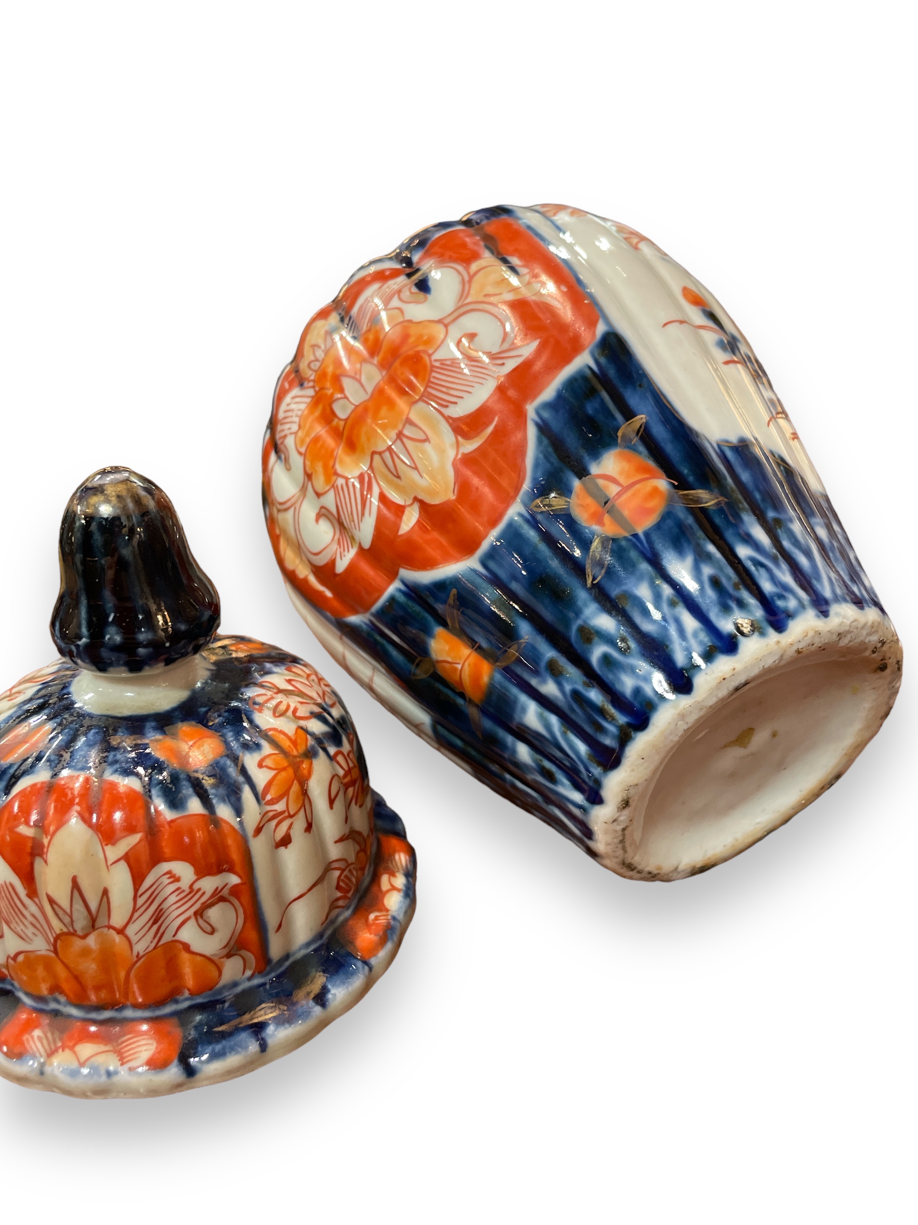 Chinese Imari porcelain lidded jar