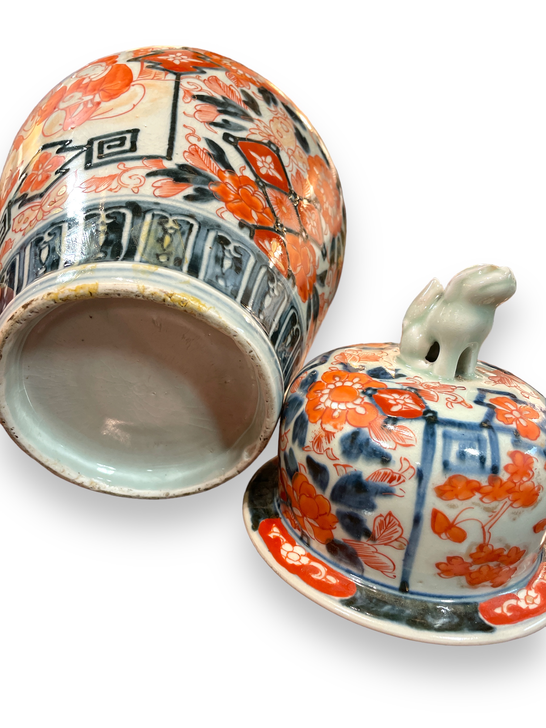 Japanese Imari lidded vase