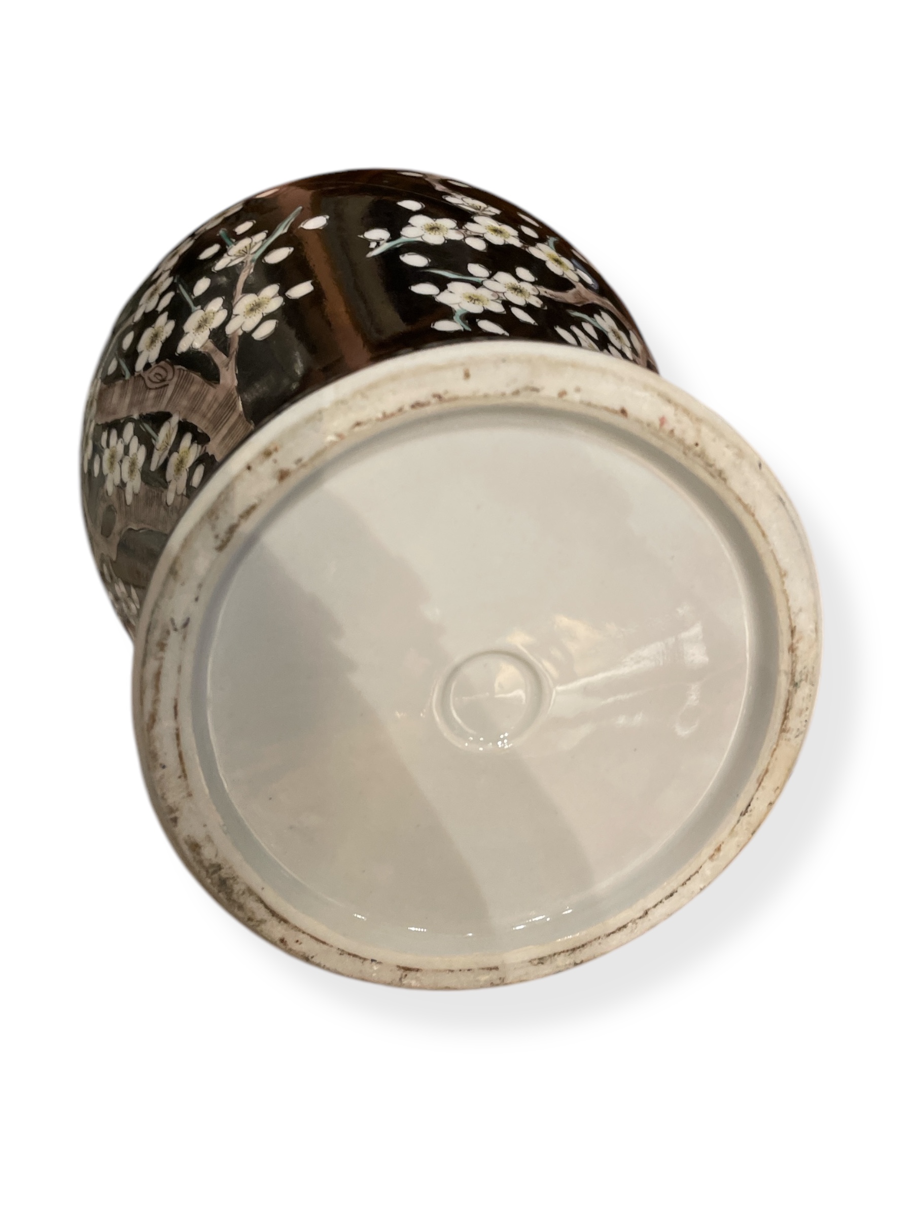 Chinese lidded porcelain jar w/ classic bold colors