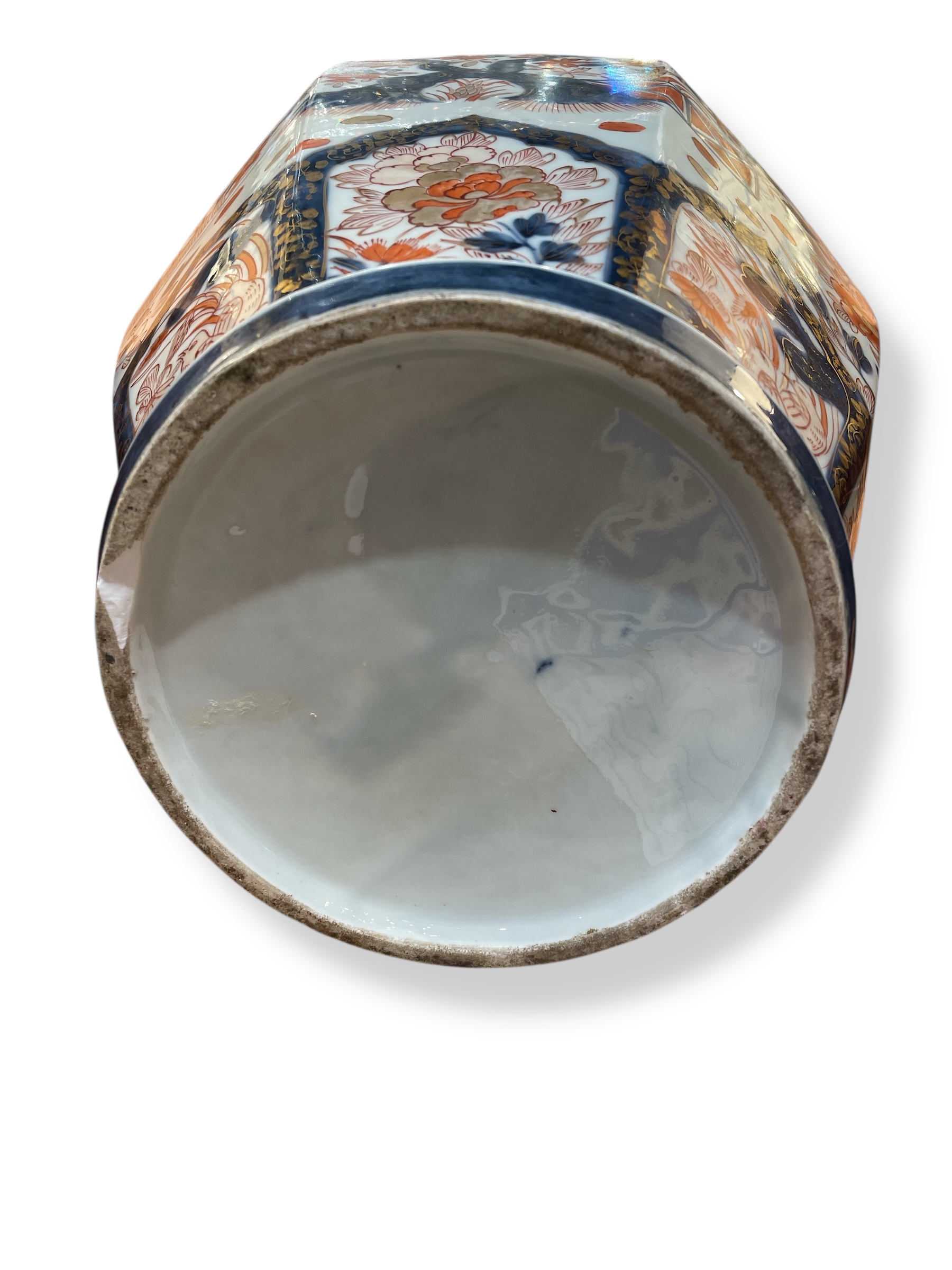 Large Japanese Imari porcelain lidded jar