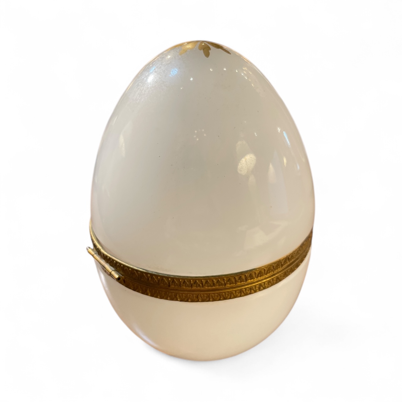 Opaline egg-shaped box